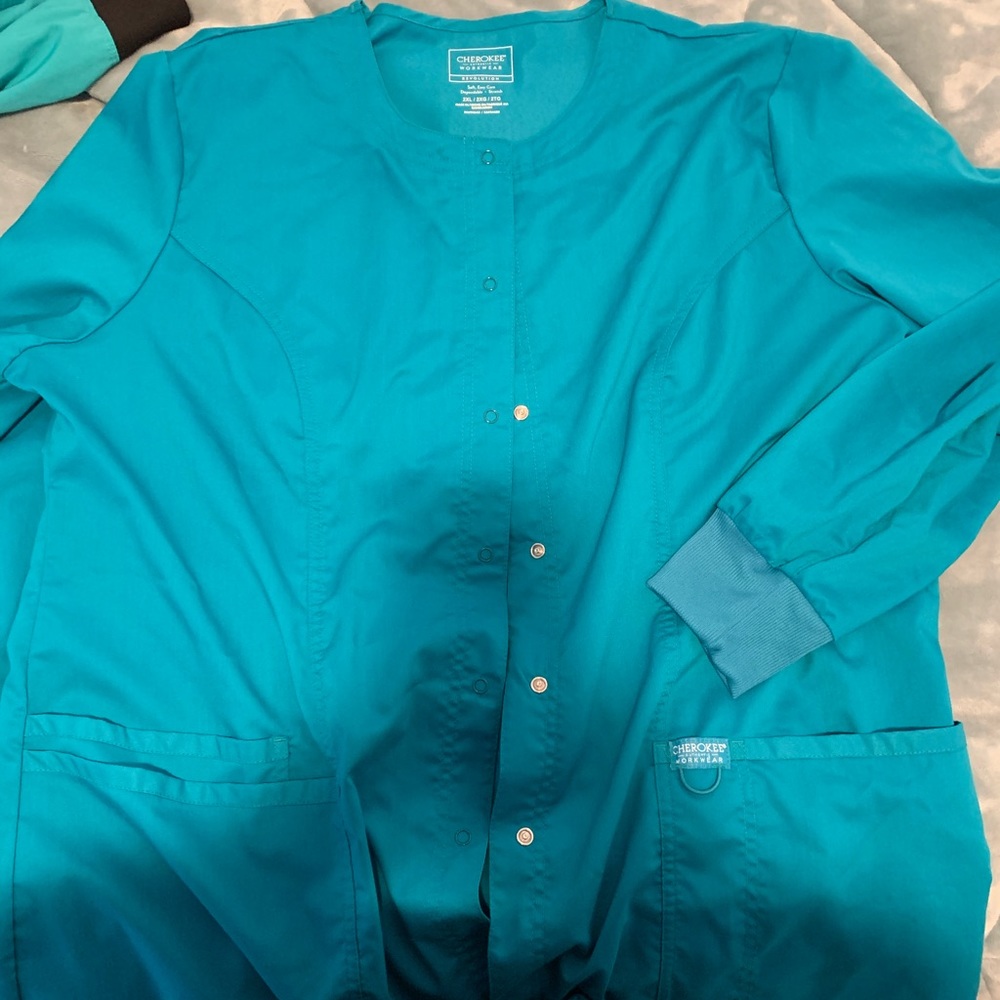 NWOT Cherokee teal snap close 2x scrub jacket